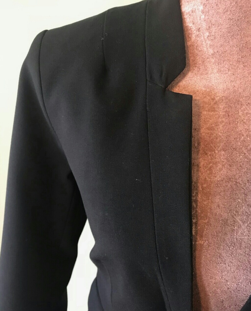Sharp black blazer - Picture 2 of 3